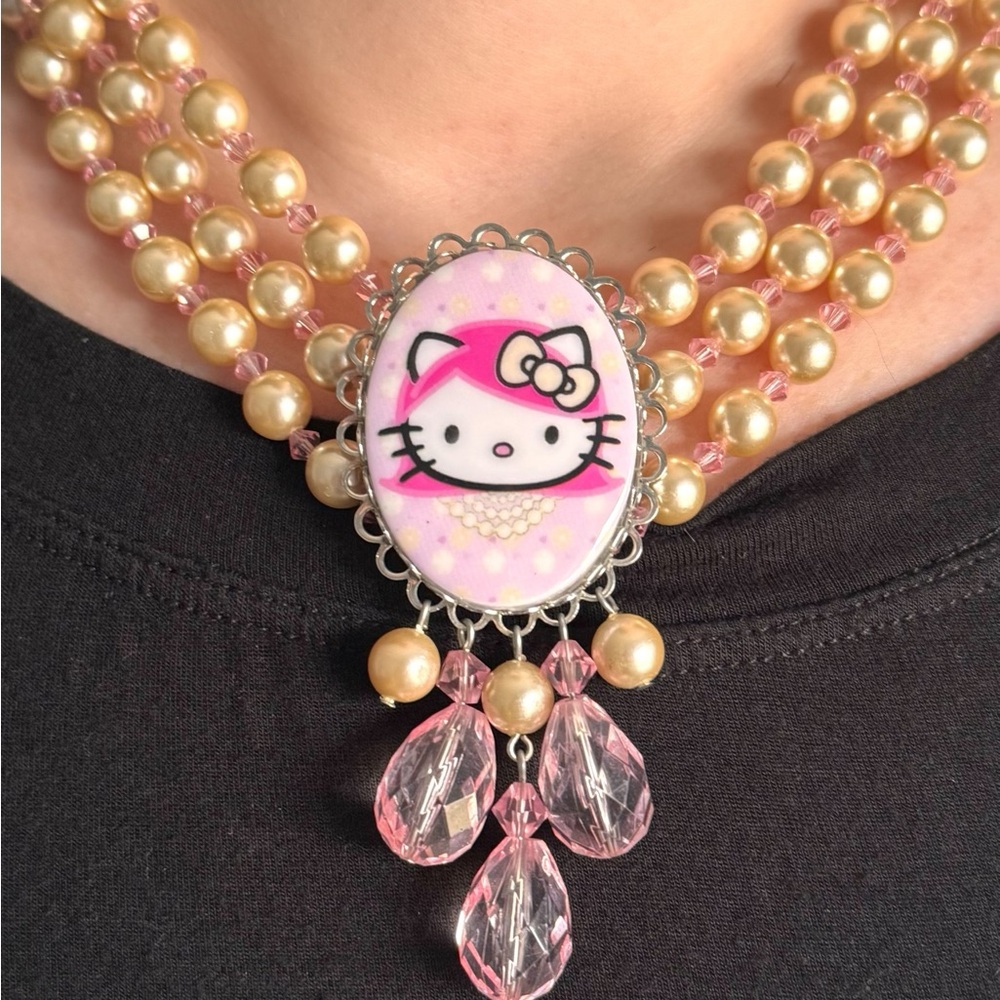 Tarina Tarantino Y2K Vintage Hello Kitty  Necklace Like New!